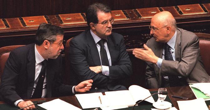 Romano Prodi, al centro (ANSA) 